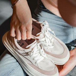 macaron color sneakers   youthful & vibrant street style 2065